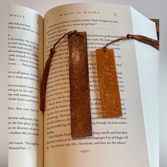 Hand Crafted Resin Brown and Gold Glitter Bookmark Set of 2 - Picture 1 of 4